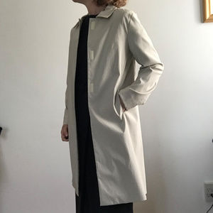 Bloomingdales + Tahari light overcoat sz 6